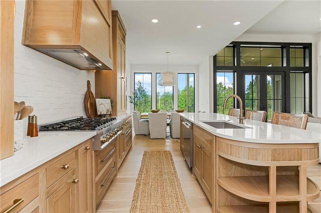 1816 NE Lashbrook Circle, Lee's Summit, MO 64086