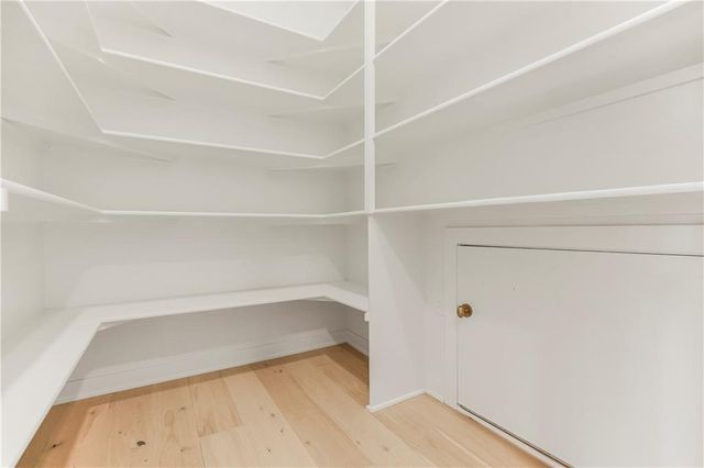 1816 NE Lashbrook Circle, Lee's Summit, MO 64086