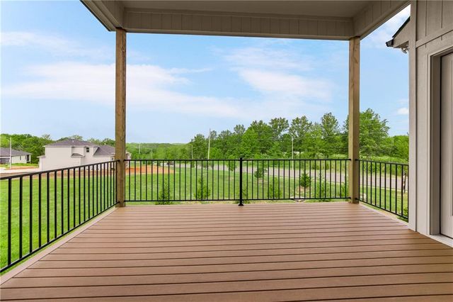 1816 NE Lashbrook Circle, Lee's Summit, MO 64086