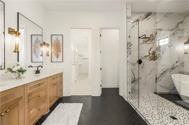 1816 NE Lashbrook Circle, Lee's Summit, MO 64086