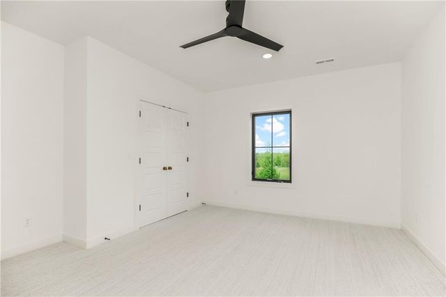 1816 NE Lashbrook Circle, Lee's Summit, MO 64086
