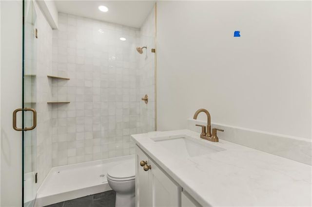 1816 NE Lashbrook Circle, Lee's Summit, MO 64086