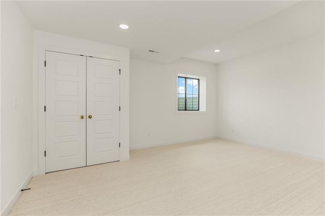 1816 NE Lashbrook Circle, Lee's Summit, MO 64086