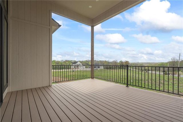 1816 NE Lashbrook Circle, Lee's Summit, MO 64086