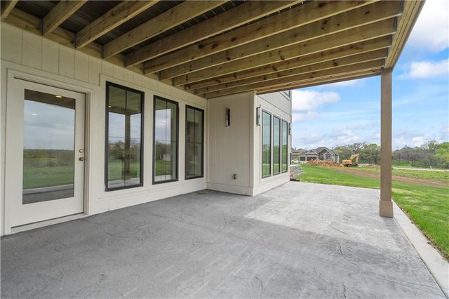 1816 NE Lashbrook Circle, Lee's Summit, MO 64086