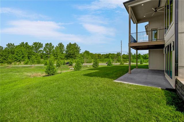 1816 NE Lashbrook Circle, Lee's Summit, MO 64086