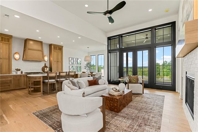 1816 NE Lashbrook Circle, Lee's Summit, MO 64086