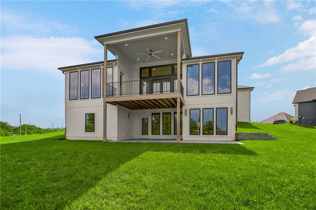 1816 NE Lashbrook Circle, Lee's Summit, MO 64086