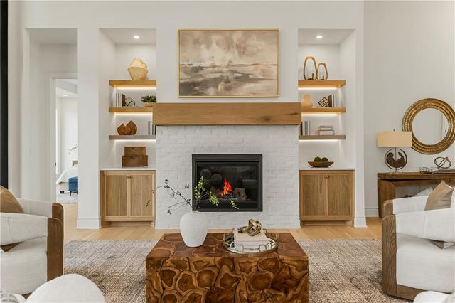 1816 NE Lashbrook Circle, Lee's Summit, MO 64086