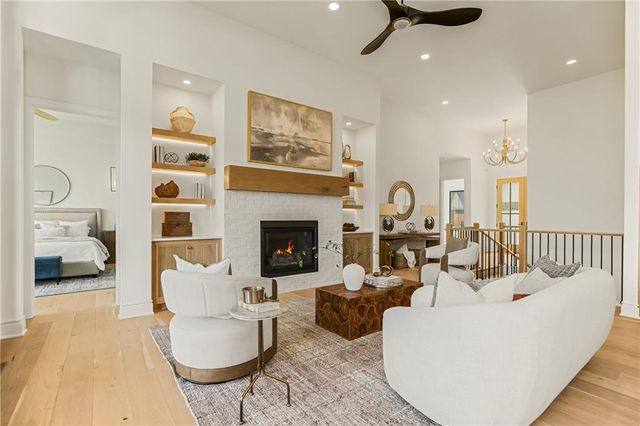 1816 NE Lashbrook Circle, Lee's Summit, MO 64086