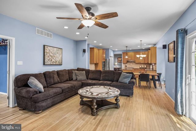 42 DEER HAVEN DR, Mullica Hill, NJ 08062