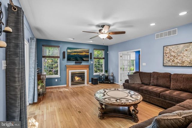 42 DEER HAVEN DR, Mullica Hill, NJ 08062