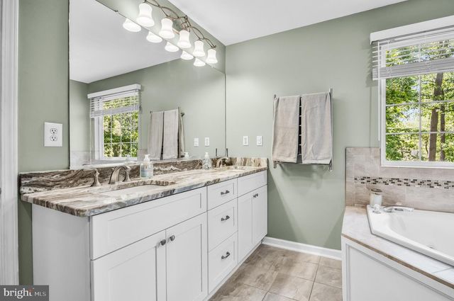 42 DEER HAVEN DR, Mullica Hill, NJ 08062