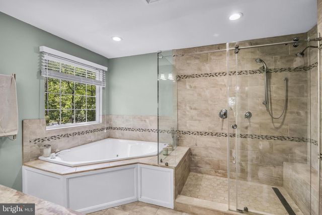 42 DEER HAVEN DR, Mullica Hill, NJ 08062