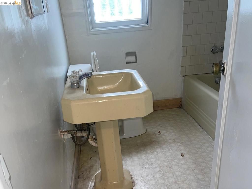 Image 3 of property listing at 1626 104th Ave, Oakland, CA 94603