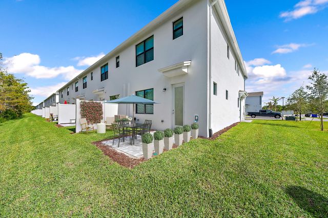 501 SW Sally Way, Stuart, FL 34997
