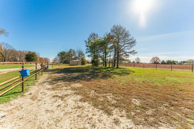 277 Bison Road, Seymour, MO 65746