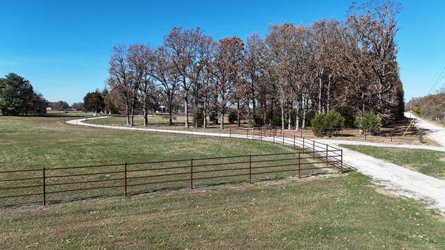 277 Bison Road, Seymour, MO 65746