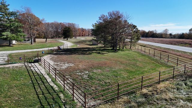 277 Bison Road, Seymour, MO 65746