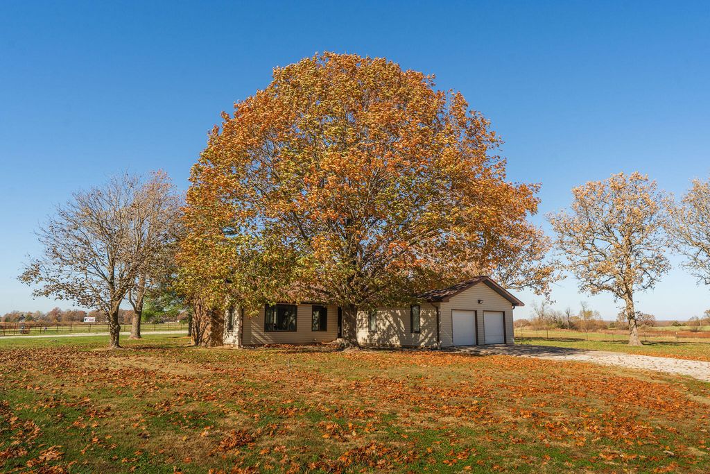 277 Bison Road, Seymour, MO 65746