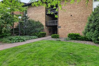 5542 E Lake Drive 74E, Lisle, IL 60532