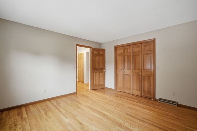 20 Shirley St, Wilbraham, MA 01095