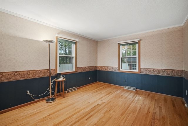 20 Shirley St, Wilbraham, MA 01095