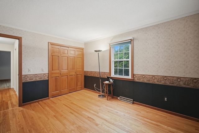 20 Shirley St, Wilbraham, MA 01095