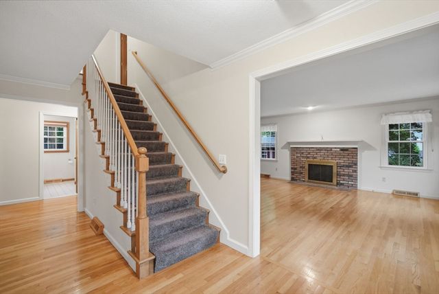 20 Shirley St, Wilbraham, MA 01095