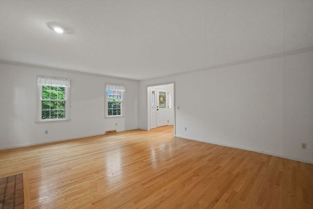 20 Shirley St, Wilbraham, MA 01095
