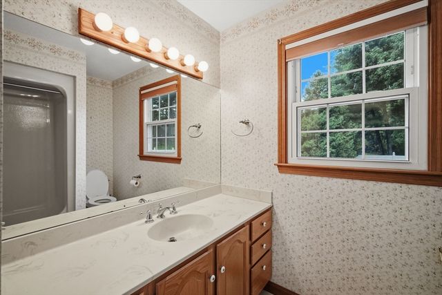 20 Shirley St, Wilbraham, MA 01095