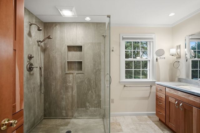 20 Shirley St, Wilbraham, MA 01095