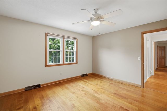 20 Shirley St, Wilbraham, MA 01095