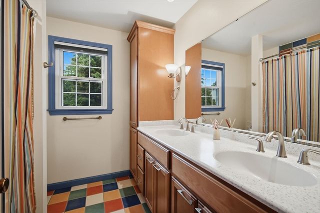 20 Shirley St, Wilbraham, MA 01095