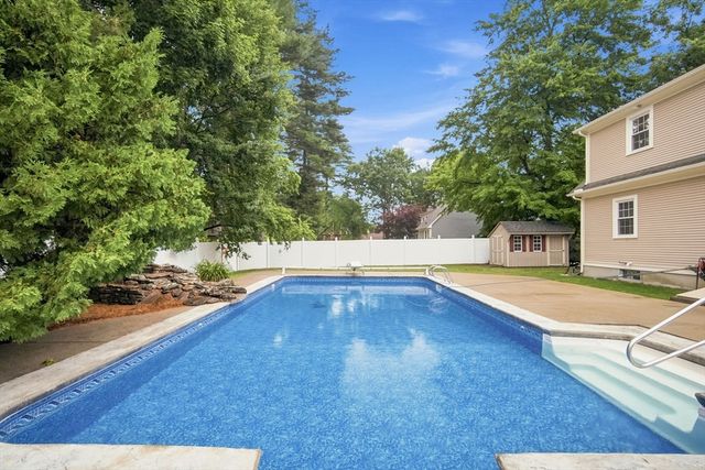 20 Shirley St, Wilbraham, MA 01095