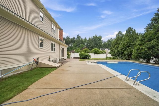 20 Shirley St, Wilbraham, MA 01095