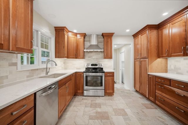 20 Shirley St, Wilbraham, MA 01095