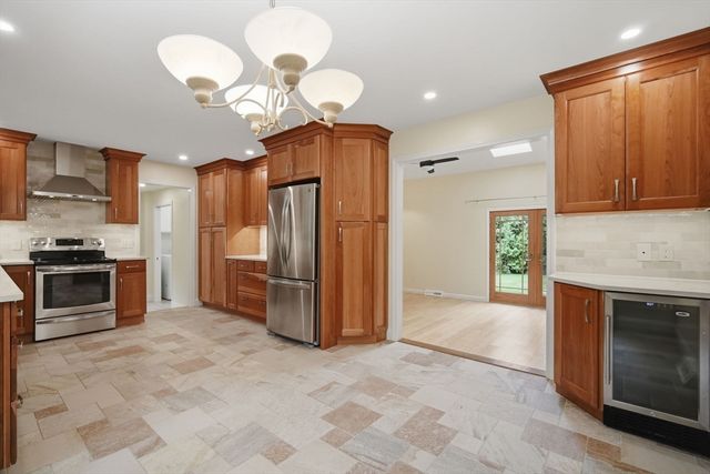 20 Shirley St, Wilbraham, MA 01095