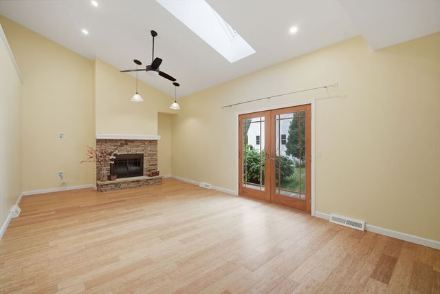 20 Shirley St, Wilbraham, MA 01095