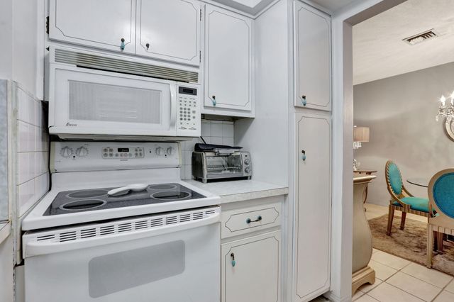 2131 NE 42nd Court 210e, Lighthouse Point, FL 33064