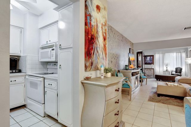 2131 NE 42nd Court 210e, Lighthouse Point, FL 33064