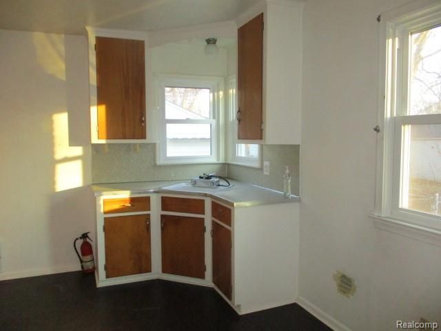 17618 Sumner, Redford, MI 48240