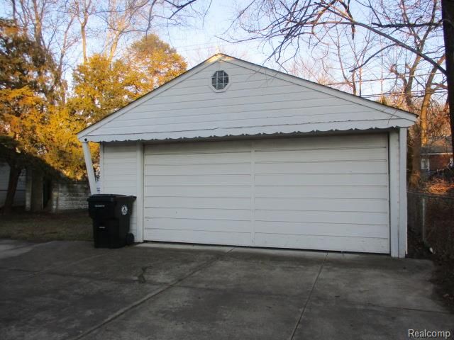 17618 Sumner, Redford, MI 48240