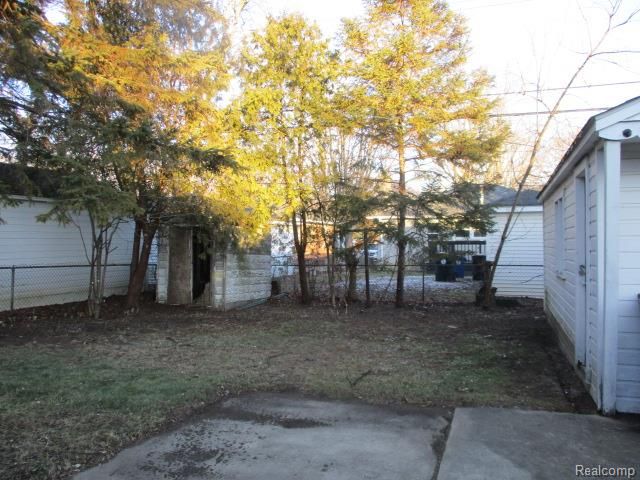 17618 Sumner, Redford, MI 48240