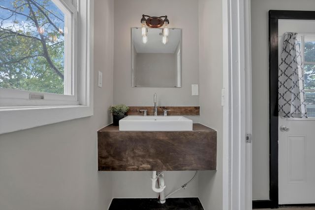 533 E Jenkins Avenue, Columbus, OH 43207