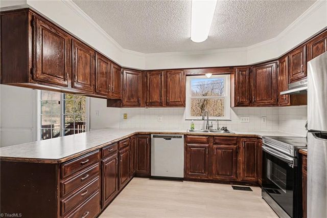 3226 Derby Circle, High Point, NC 27265