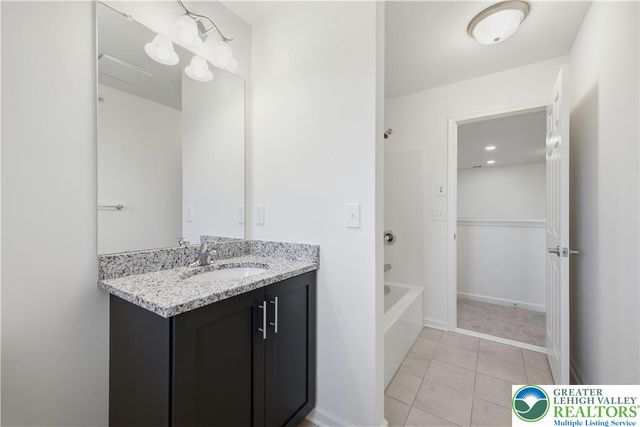 868 Veneto Court, Forks Twp, PA 18040