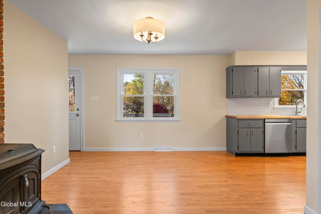 10 Dawn Drive, Glenville, NY 12302