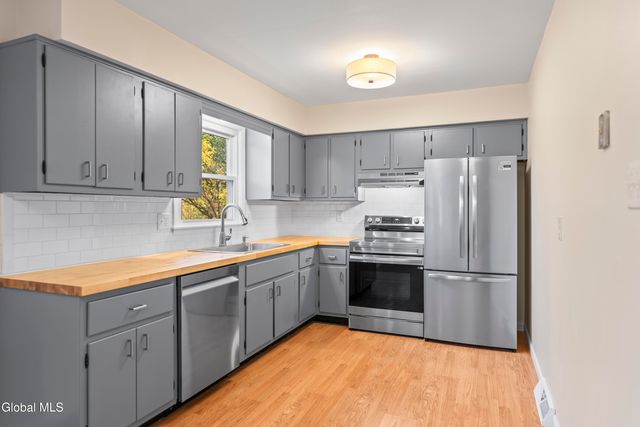 10 Dawn Drive, Glenville, NY 12302