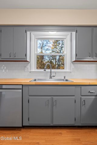 10 Dawn Drive, Glenville, NY 12302